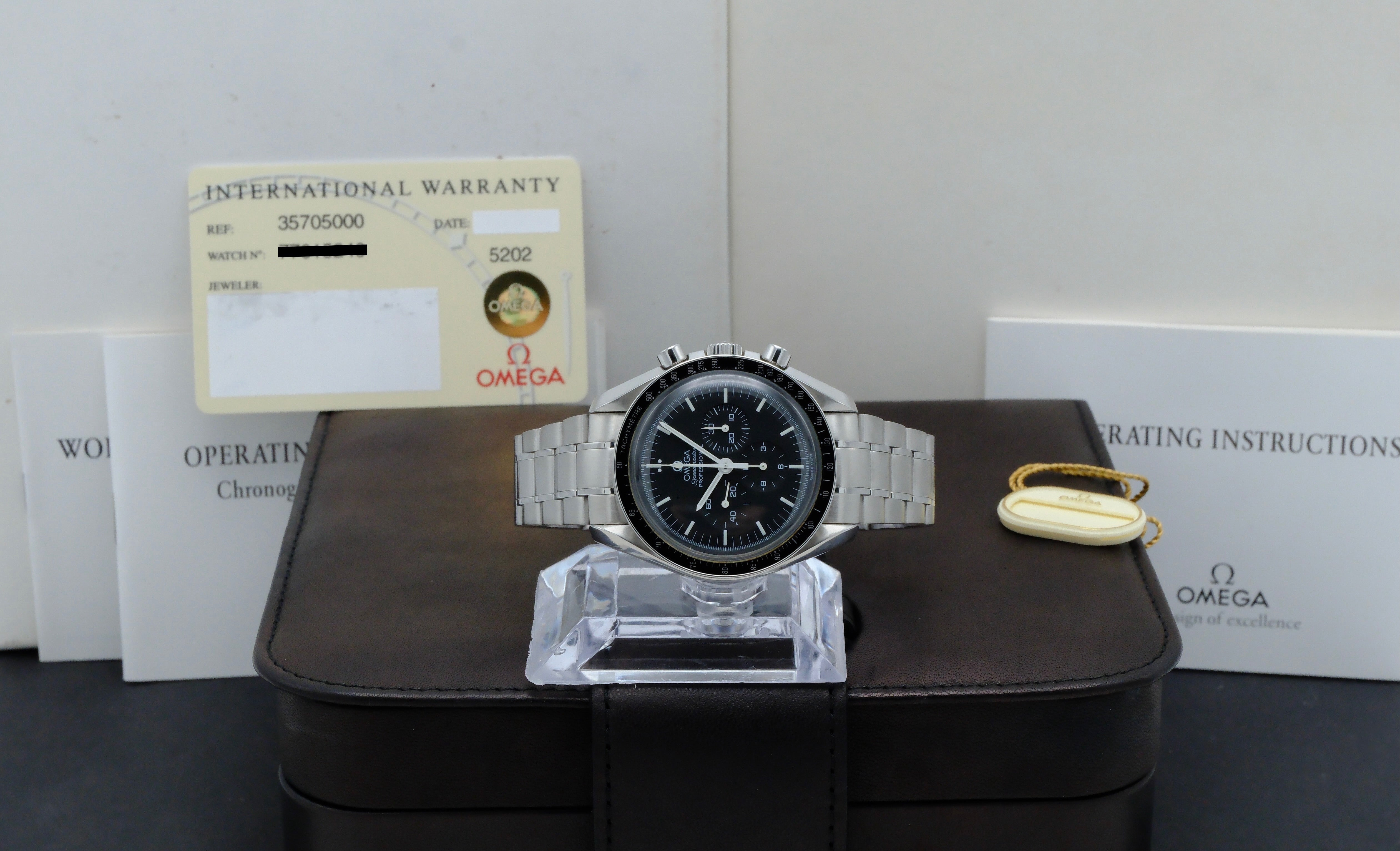 Omega Speedmaster 3570.50.00 - 2000 - Omega horloge - Omega kopen - Omega heren horloges - Trophies Watches
