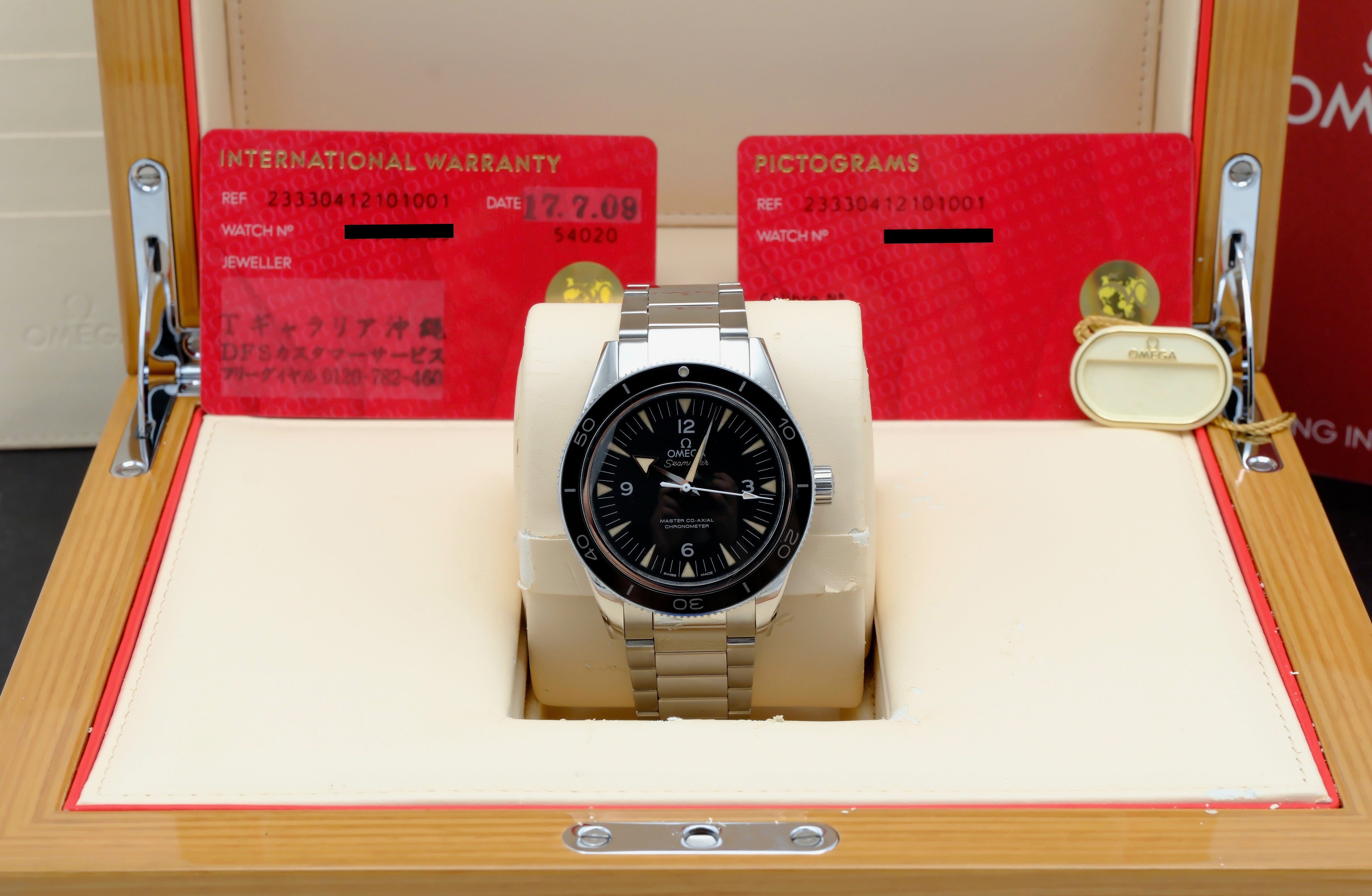 Omega Seamaster Diver 300 233.30.41.21.01.001 - 2017 - Omega horloge - Omega kopen - Omega heren horloge - Trophies Watches