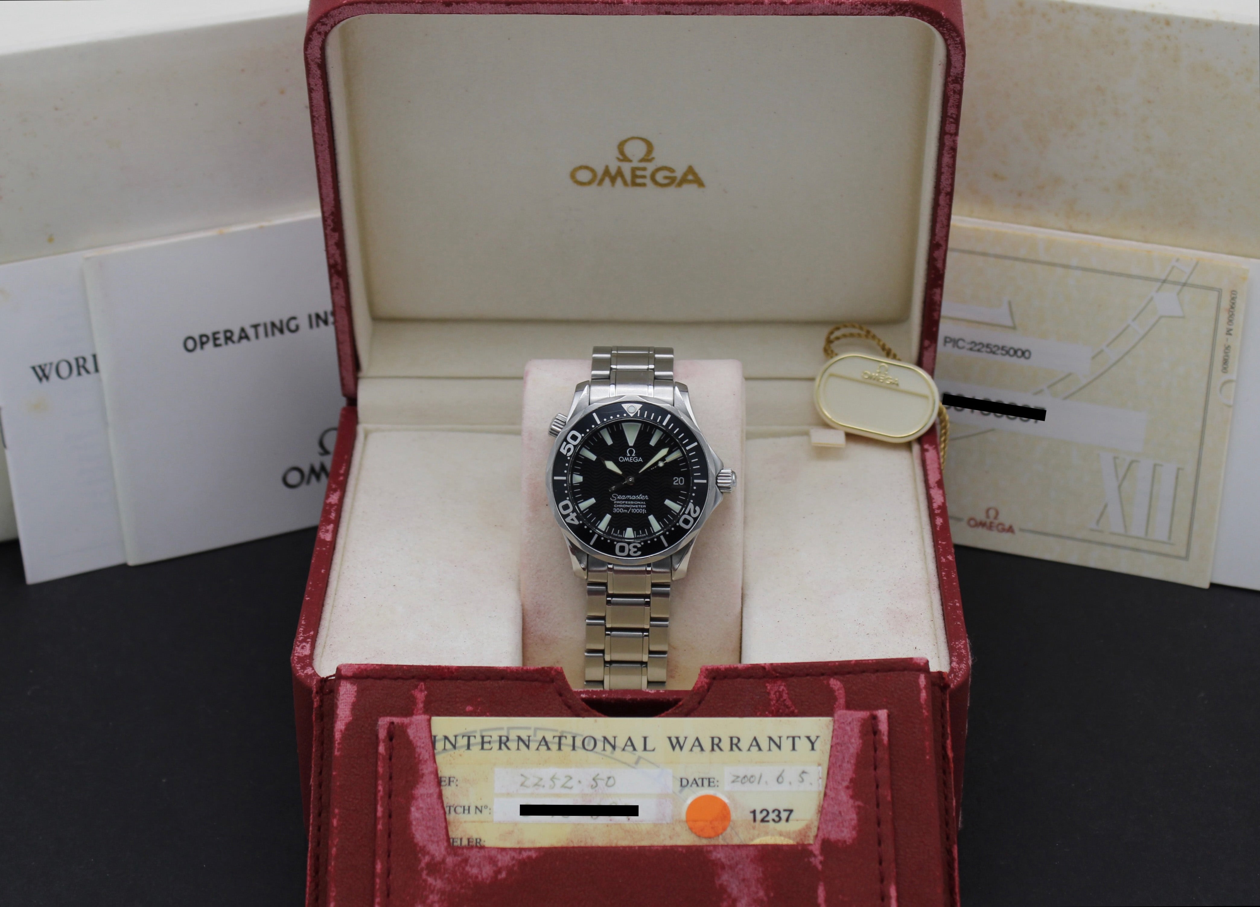 Omega Seamaster Diver 300 M 2252.50 - 2001 - Omega horloge - Omega kopen - Omega heren horloge - Trophies Watches