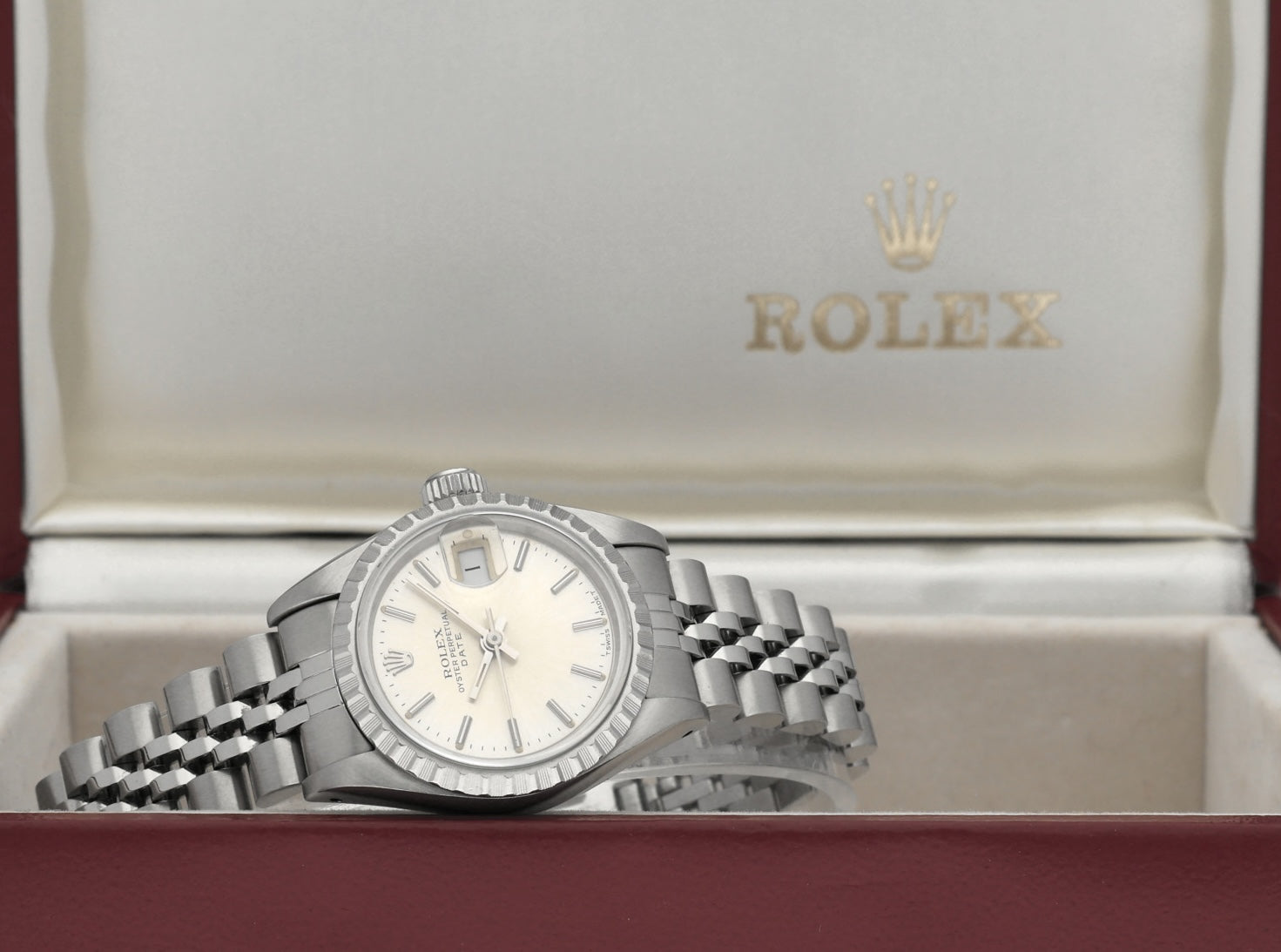 Rolex Oyster Perpetual Lady Date 69240 - 1990 - Rolex horloge - Rolex kopen - Rolex dames horloge - Trophies Watches