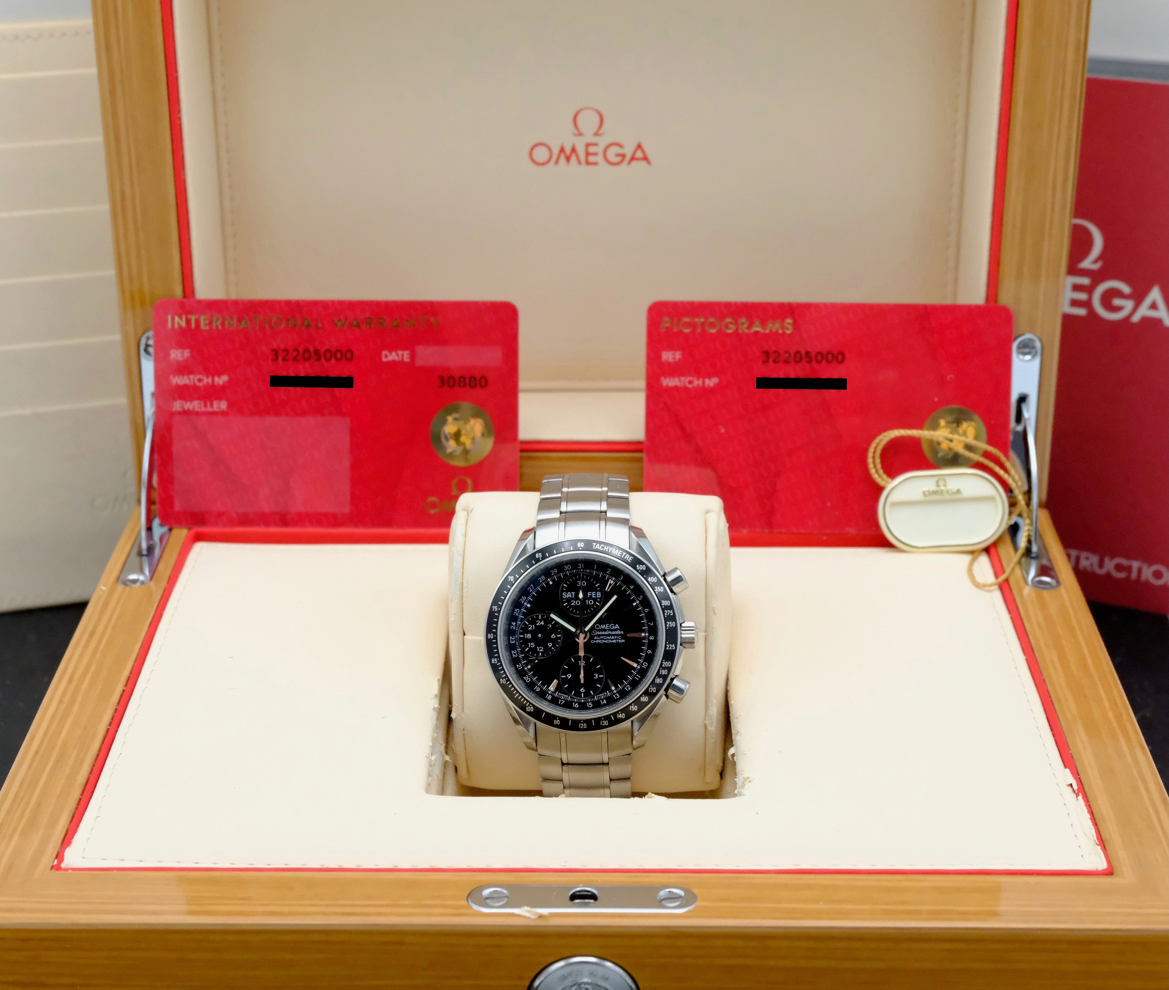 Omega Speedmaster Day Date 3220.50.00 - 2007 - Omega horloge - Omega kopen - Omega heren horloge - Trophies Watches