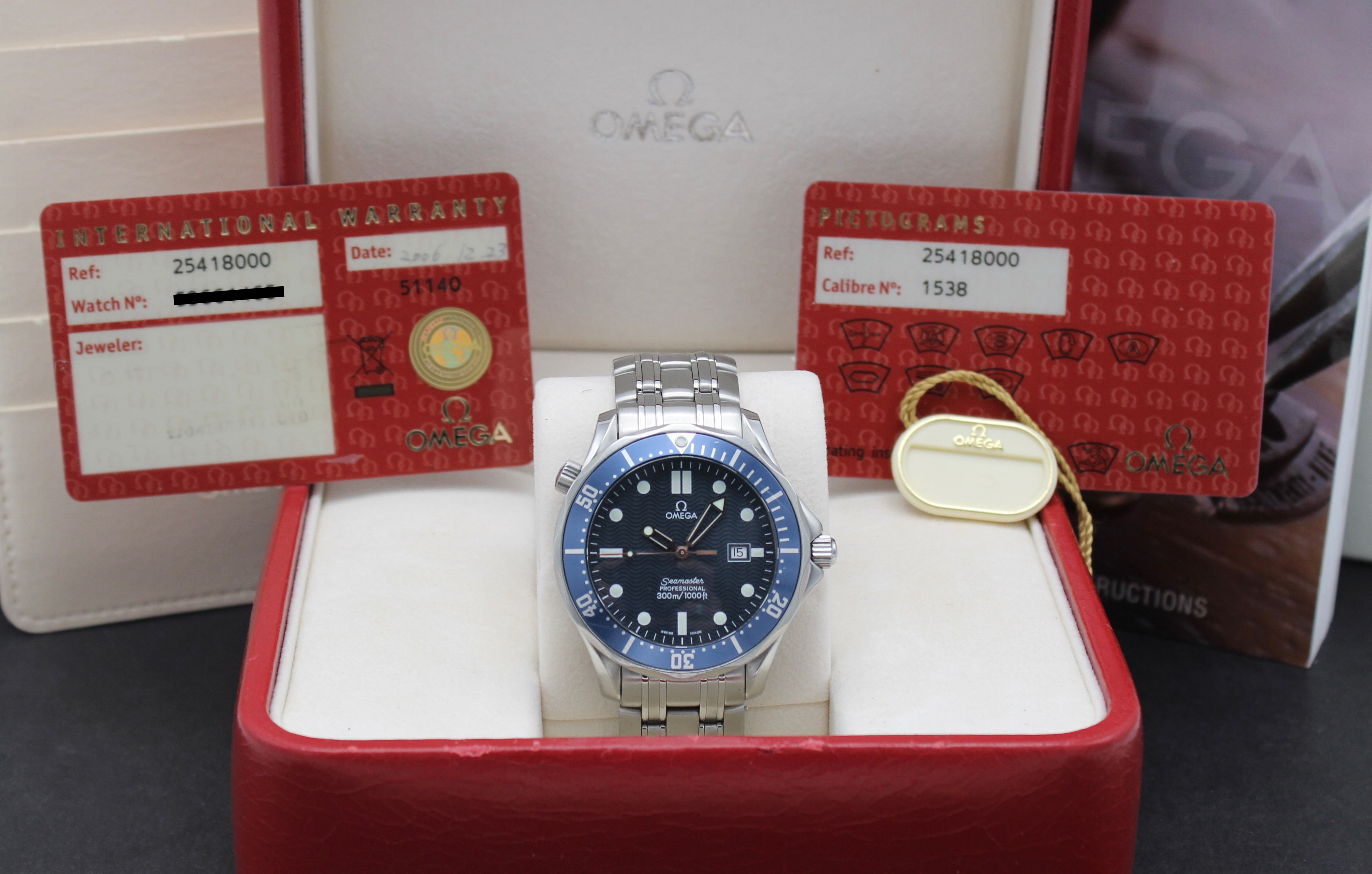 Omega Seamaster Diver 300 M 2541.80.00 - 2006 - Omega horloge - Omega kopen - Omega heren horloge - Trophies Watches