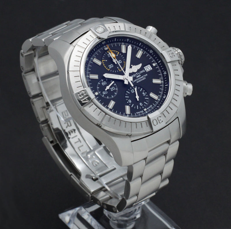 Breitling Avenger A13317 - 2022 - Breitling horloge - Breitling kopen - Breitling heren horloge - Trophies Watches