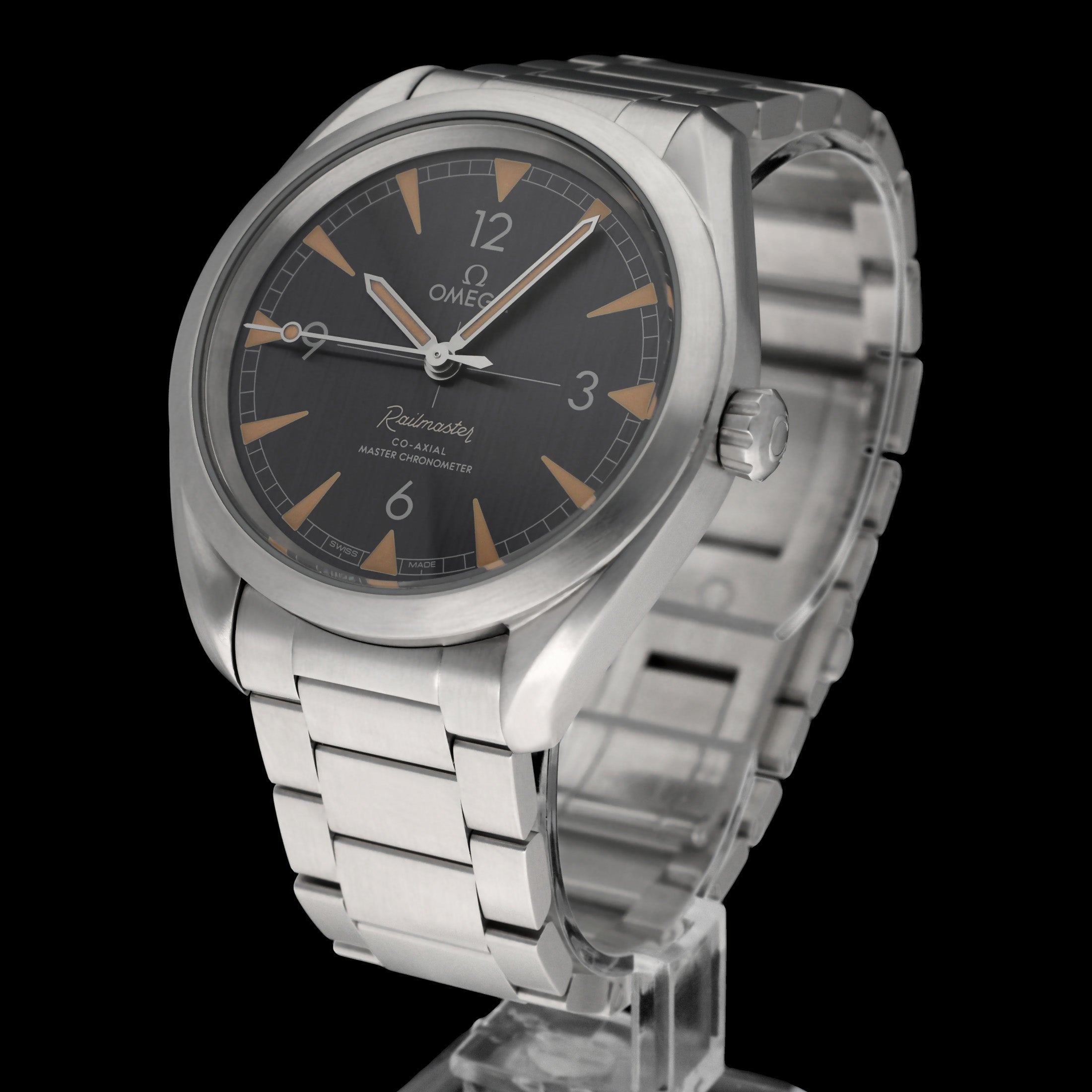 Omega Seamaster Railmaster 220.10.40.20.01.001 - 2021 - Omega horloge - Omega kopen - Omega heren horloge - Trophies Watches