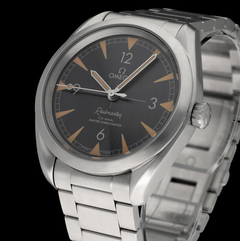 Omega Seamaster Railmaster 220.10.40.20.01.001 - 2021 - Omega horloge - Omega kopen - Omega heren horloge - Trophies Watches
