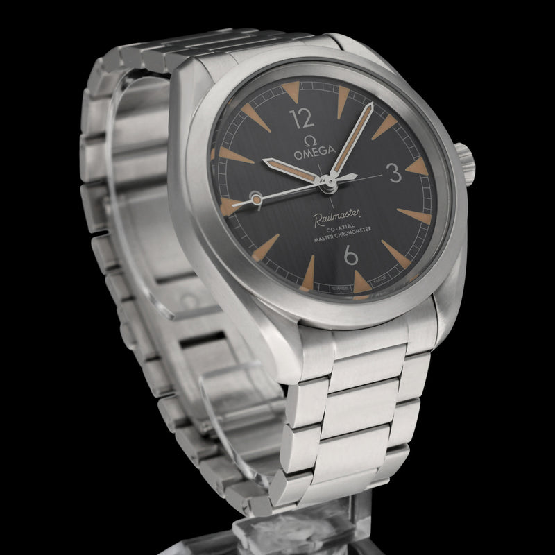 Omega Seamaster Railmaster 220.10.40.20.01.001 - 2021 - Omega horloge - Omega kopen - Omega heren horloge - Trophies Watches